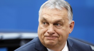 Унгарският премиер Виктор Орбан и управляващата му партия Фидес запазват