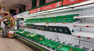 Правителството на Испания позволи на супермаркетите да ограничат продажбата на