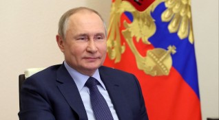Владимир Путин говори пред журналисти Москва след като подписа указ