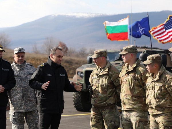 НАТО обяви напредък в укрепването на източния си фланг, като