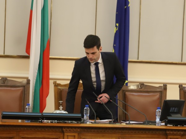 Председателят на НС Никола Минчев обяви, че решенията в пленарната