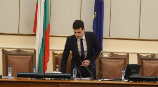 Председателят на НС Никола Минчев обяви че решенията в пленарната