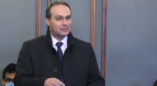 Министърът на отбраната Драгомир Заков e на изслушване в ресорната