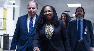 Американският Сенат подкрепи кандидатурата на Кетанджи Браун Джаксън за върховен