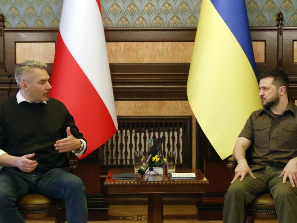 Украйна "винаги е готова" да води преговори с Русия, заяви