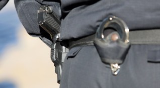 Полицаи от ГДНП и Пловдив са задържали четирима души непосредствено