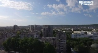 Собствениците на имоти във Варна вземат по два депозита от