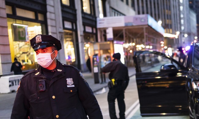 Експлозии разтърсиха "Таймс скуеър" в Ню Йорк
