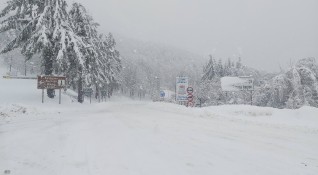 Заради снегонавяванията затвориха за посещения Паметника на свободата на връх