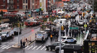 Стрелбата в нюйоркското метро е извършена от чернокож мъж като издирването