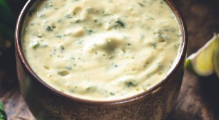 Продукти 450 г крема сирене натурално200 г зелени маслини с чушка