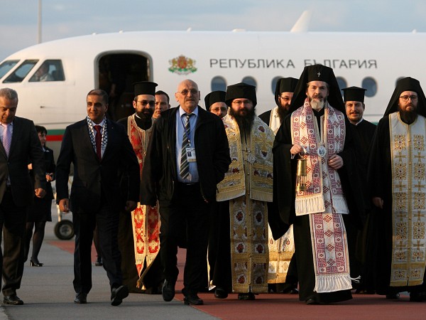 Във връзка с неблагоприятни обстоятелства Светият синод на Българската православна