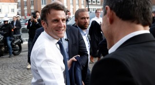 Държавният глава на Франция Еманюел Макрон увеличава своята преднина пред