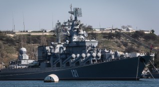 Руският ракетен крайцер Москва вече почива дълбоко под Черно море