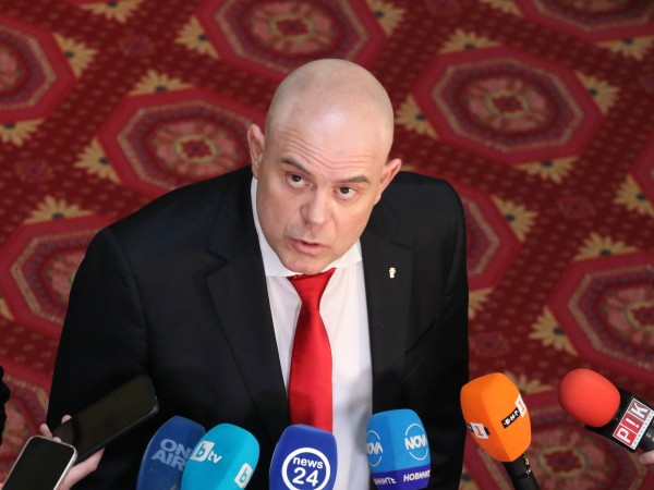 Главният прокурор Иван Гешев ще сезира Конституционният съд за приетите