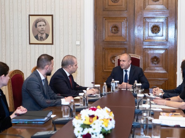 Президентът Румен Радев проведе среща на "Дондуков" 2 със заместник