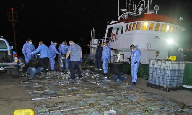Спипаха над четвърт тон кокаин сред банани в Турция