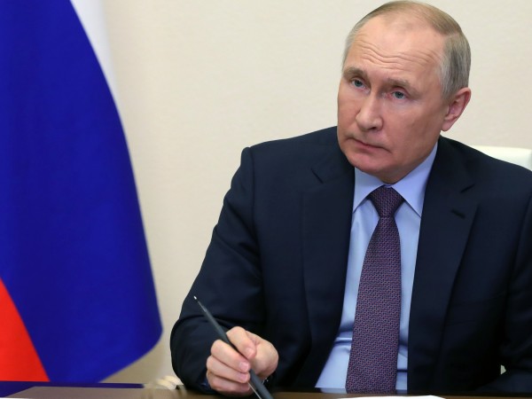 Руският президент Владимир Путин удостои с почетно звание бригада, която