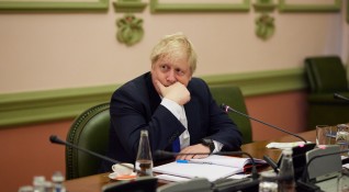 Британският премиер Борис Джонсън ще се изправи днес пред разгневени