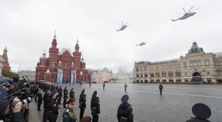 Започнаха репетициите за традиционния парад на Червения площад в Русия