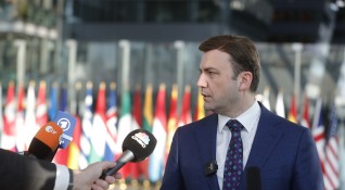 Външният министър на Северна Македония Буяр Османи обяви че е