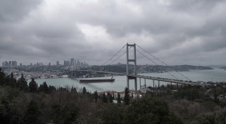 Възобновено е движението през пролива Босфор съобщи турската държавна телевизия