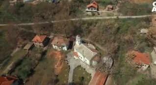 100 годишно училище в санданското село Лешница пустее и