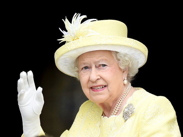 Топовни салюти ще отбележат 96-я рожден ден на кралица Елизабет