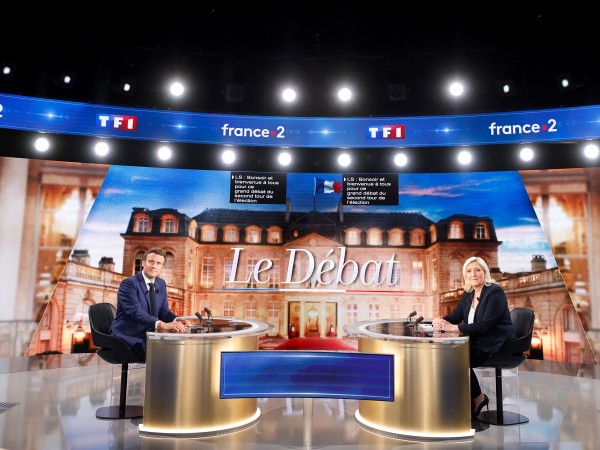 Френският държавен глава Еманюел Макрон спечели предизборния дебат с Марин