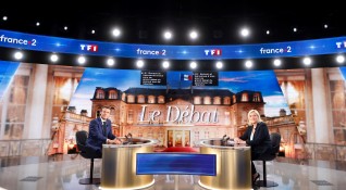 Френският държавен глава Еманюел Макрон спечели предизборния дебат с Марин
