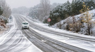 Валежи от сняг покриха части от Испания съобщи Ел Паис