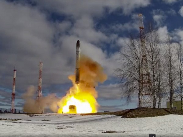 Путин предупреди, че новата руска ракета "Сармат" ще накара враговете