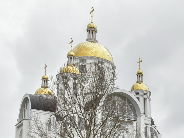 Близо 30 свещеници от Украинската православна църква са тръгнали към