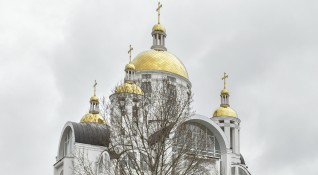 Близо 30 свещеници от Украинската православна църква са тръгнали към