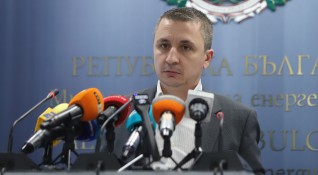 Енергийният министър Александър Николов дава брифинг във връзка със създалата