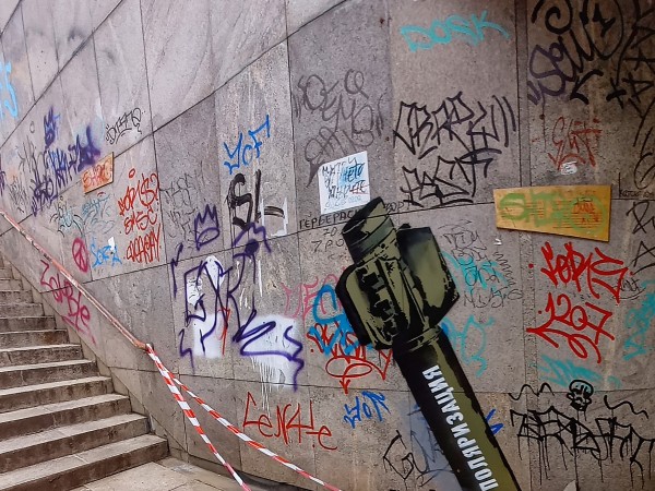 Снимка: Димитър Кьосемарлиев, Dnes.bg Графити майсторът EmircA украси подлез в