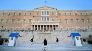 Над един милион туристи ще посетят Гърция през първата половина