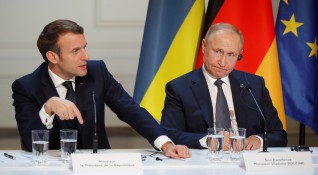 Френският държавен глава Еманюел Макрон проведе телефонен разговор с руския