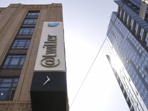 Илон Мъск планира промени в социалната платформа Туитър, съобщи Блумбърг.