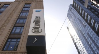 Илон Мъск планира промени в социалната платформа Туитър съобщи Блумбърг