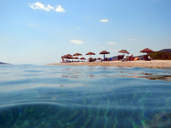 Гръцките плажове са пълни с микрочастици пластмаса, сочи изследване на