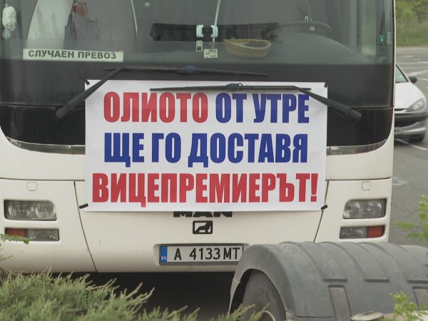 Снимка: Димитър Кьосемарлиев, Dnes.bgСтотици камиони и автобуси излязоха на протестни