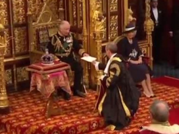 Кралица Елизабет II за първи път от 59 години насам