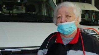 Д р Недялка Джангозова е на 80 години но въпреки преклонната й