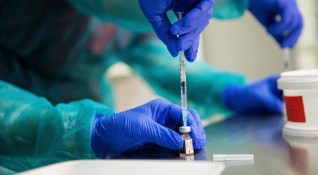 Четвърта доза ваксина срещу коронавируса ще може да бъде поставяна