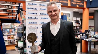 Захари Карабашлиев е носителят на две от най престижните литературни награди