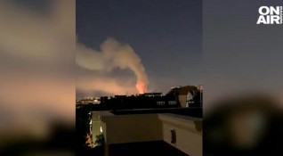 Пожар избухна в София минути преди 22 часа Запалил се