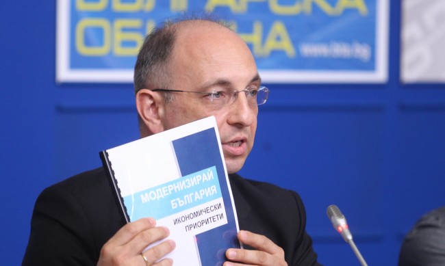 Николай Василев очаква голям скок на държавния дълг