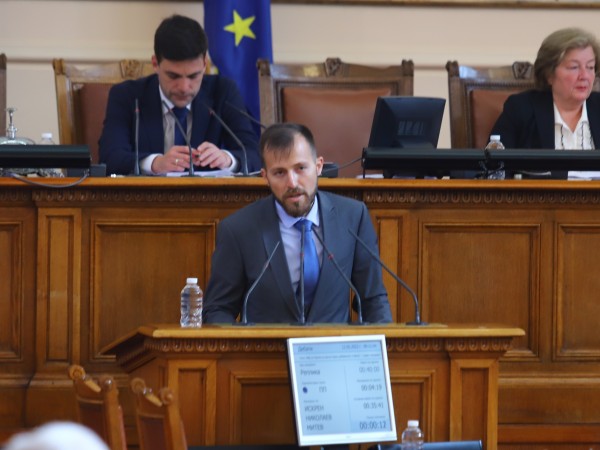 Депутатите от ПП отговориха на обвиненията на ГЕРБ, че страната