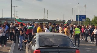 Жители на пет благоевградски села блокираха магистрала Струма при 91